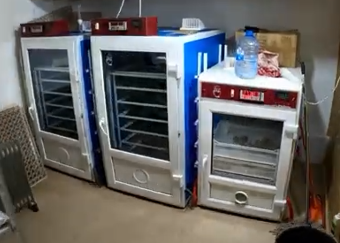 Инкубаторы Владимира Коробкова 750 и отсадник В. Коробкова 400.